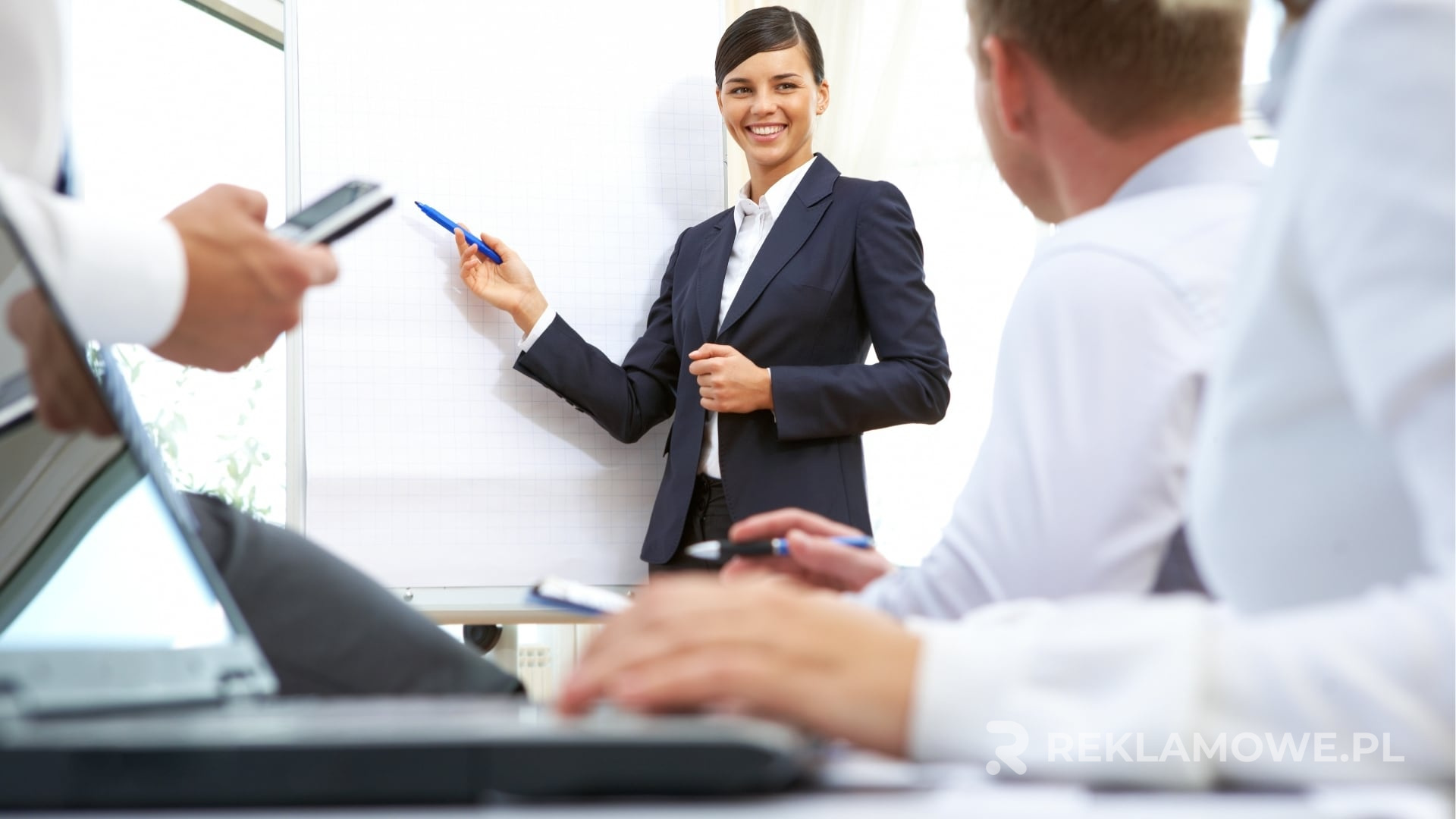 Analiza wskaźników CPC w kontekście ROI